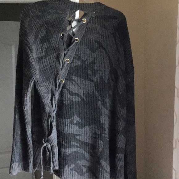 Vintage Havana grey camo sweater with laced back detail - Picture 2 of 5